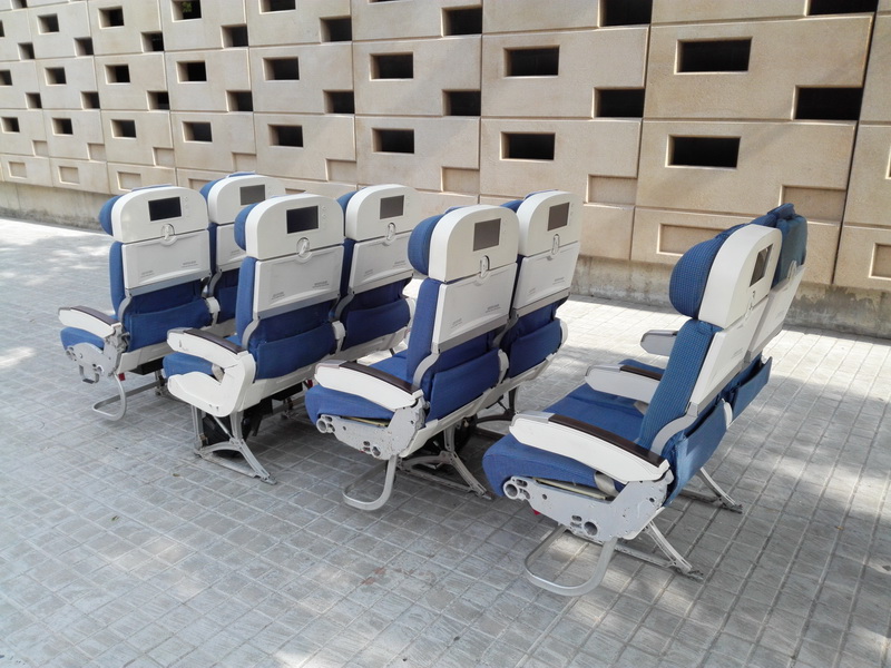 fila asientos avion reclinable piezacabezal_lateralbajo ficticio 50-115x105x55 _75eu._ 4parejas